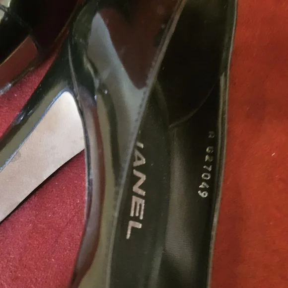 CHANEL Plated Chrome Logo Black Patent Leather Heels Sz38 (8) - Picture 12 of 15